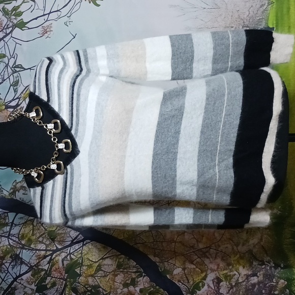 Jillian Jones Small V neck  stripped sweater, 40% angora, 6% lambs wool, 54% nyl - Picture 1 of 9